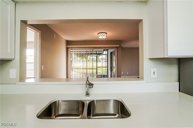 Building Photo - 220 SE 27th Terrace