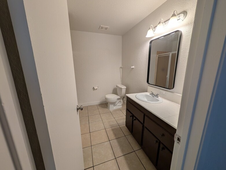 Building Photo - 9227 Kelley Dr
