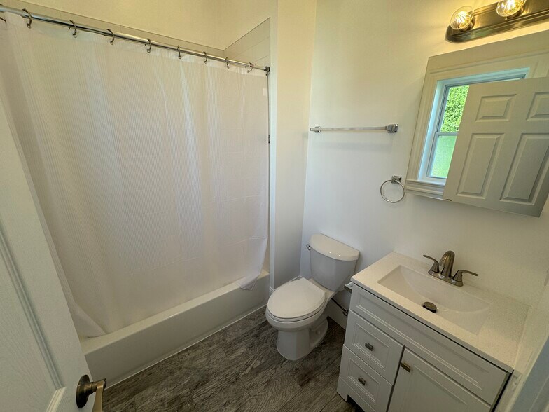 Building Photo - 31 Cameron Ave