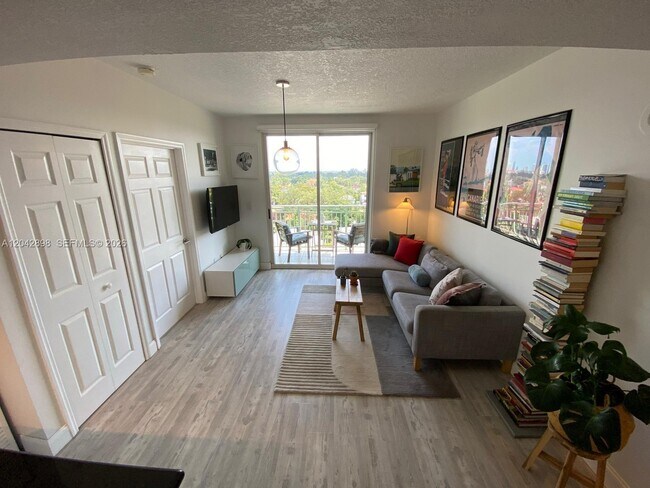 Building Photo - 3500 Coral Wy