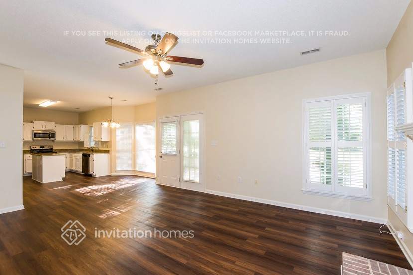 Building Photo - 6420 Fairway Point Dr