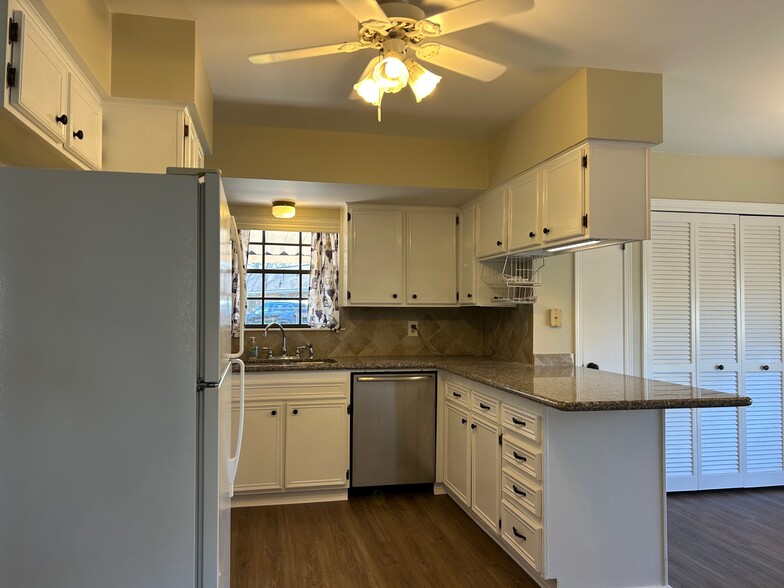 Kitchen - 2856 Woodbrook Dr