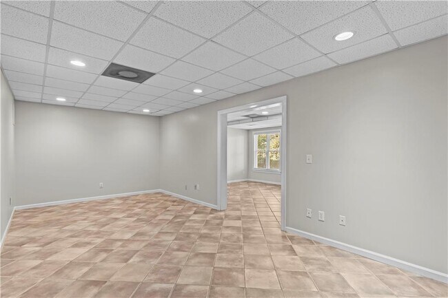 Building Photo - 3460 Goldenrod Dr