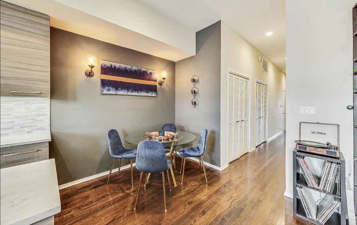 Building Photo - 1343 N Mohawk St