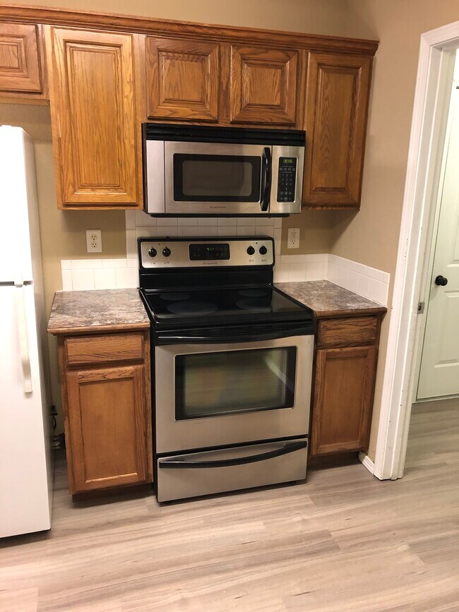 Building Photo - Cass