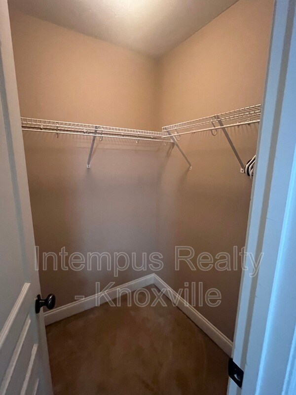 Building Photo - 1420 Hazelgreen Way