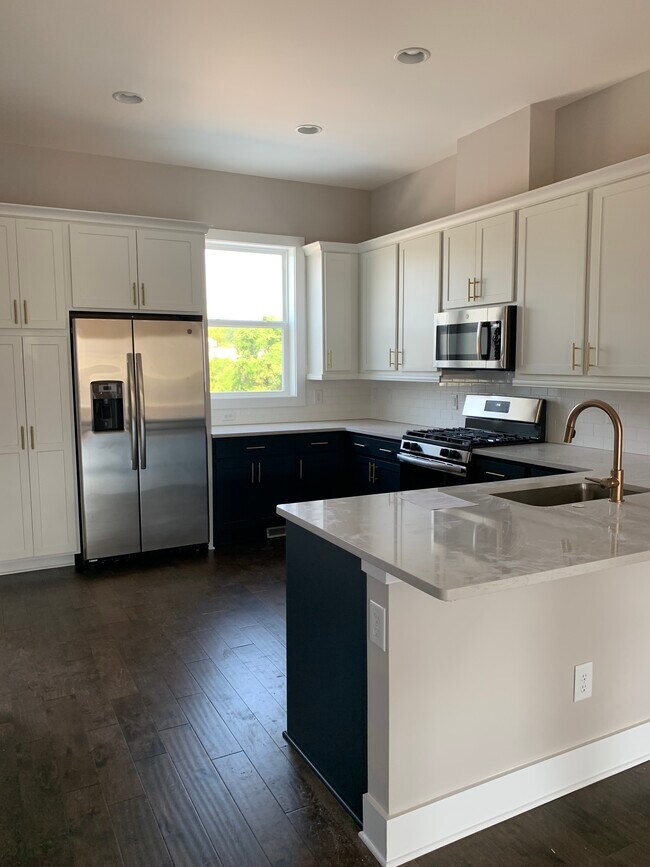 Building Photo - 707 Vernon Ave