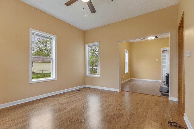 Building Photo - 11611 Maple Ave