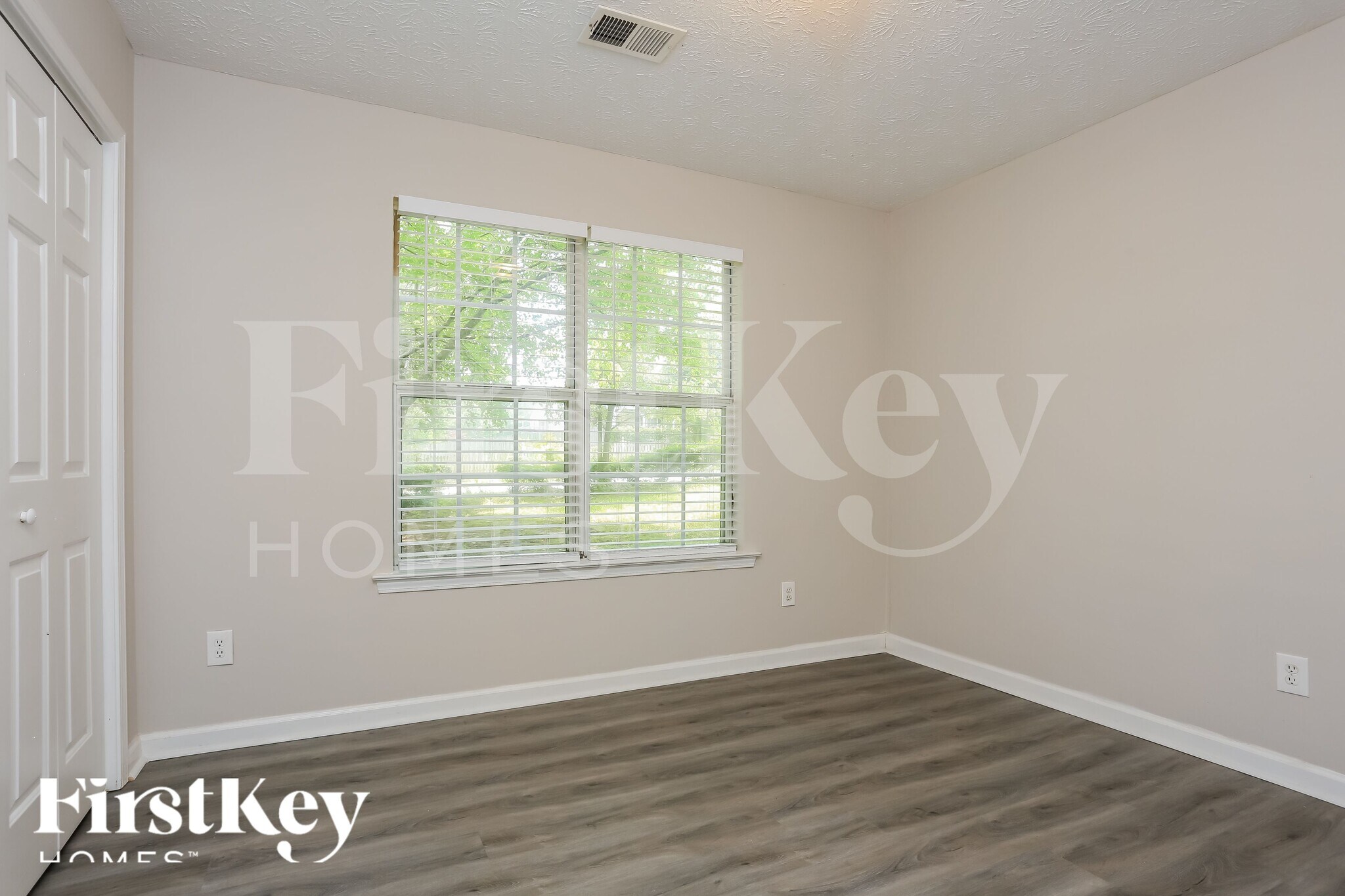 Building Photo - 252 Pine Valley Dr