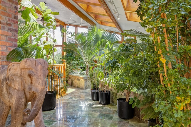 Building Photo - 8280 Queen St