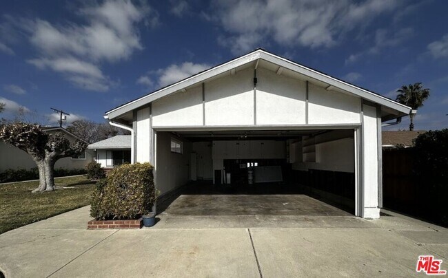 Building Photo - 23907 Friar St