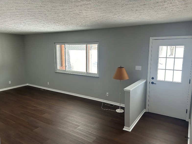 Building Photo - 2751 Hart Rd