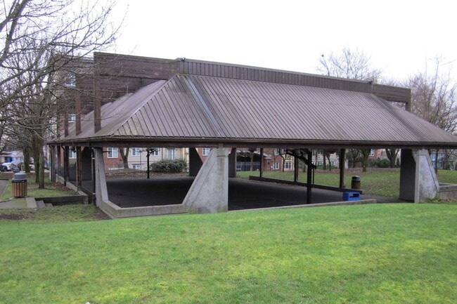 Building Photo - 1631 S King St