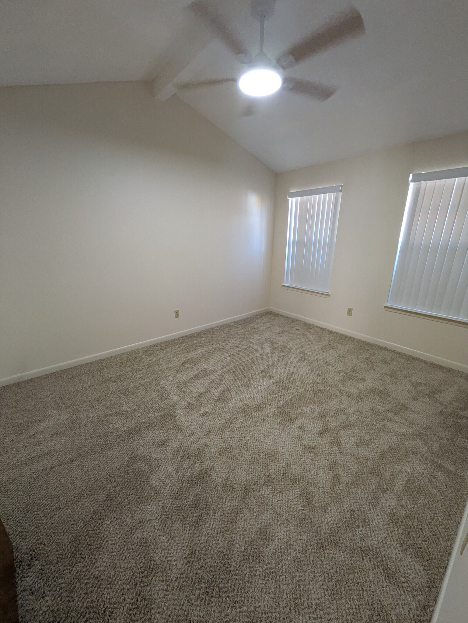 Second bedroom with closet - 1501 Green Acres Blvd