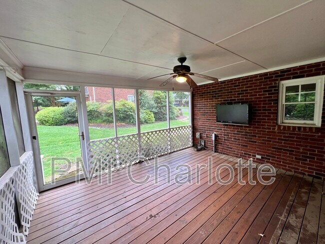 Building Photo - 4432 Shannamara Dr