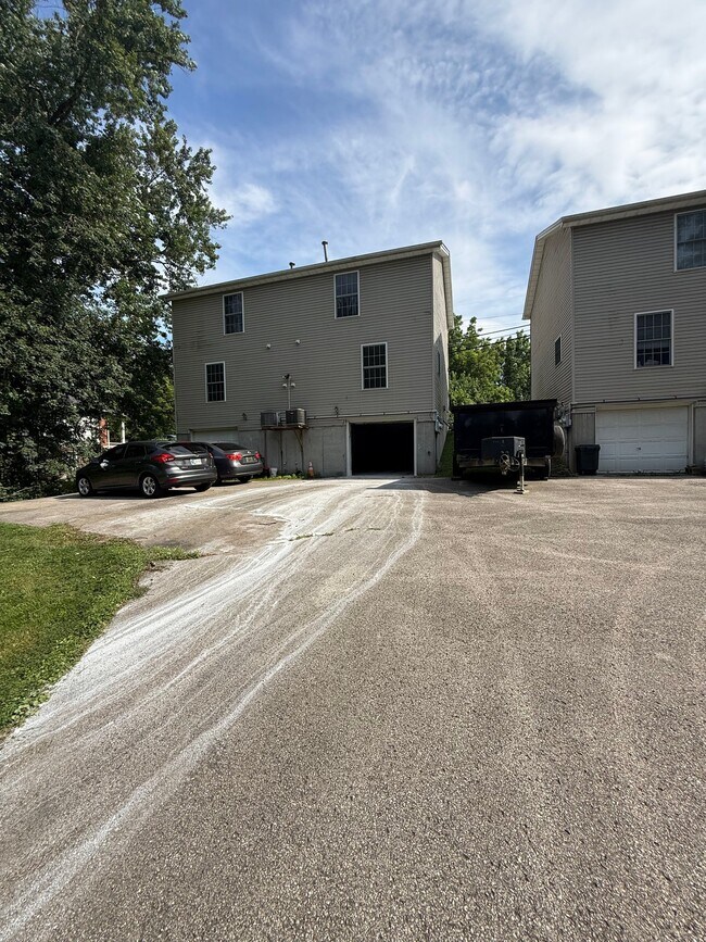 Building Photo - 156-156 Cherry St