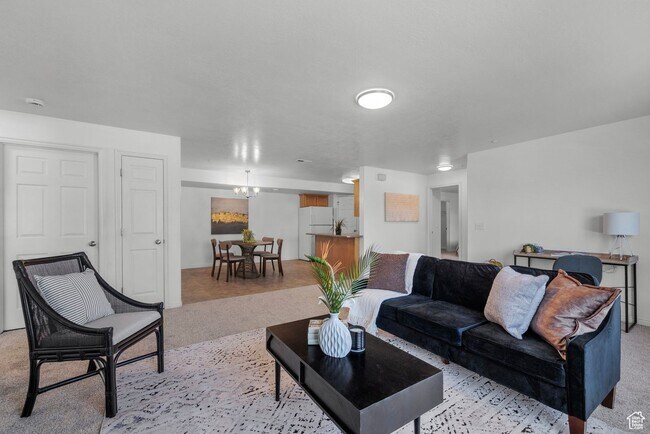 Building Photo - Updated Eagle Mountain Condo