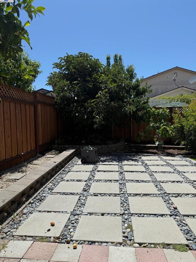 Building Photo - 2652 Autumnvale Dr