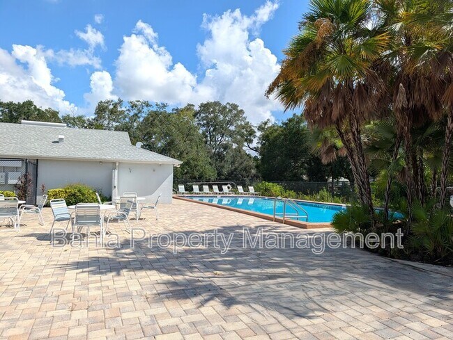 Building Photo - 4053 Dolphin Dr