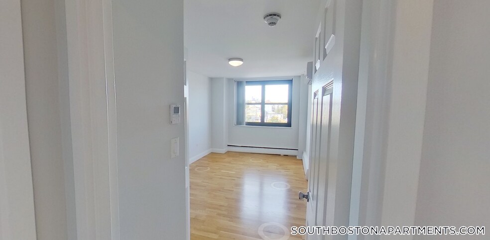 Building Photo - 1410 Columbia Rd