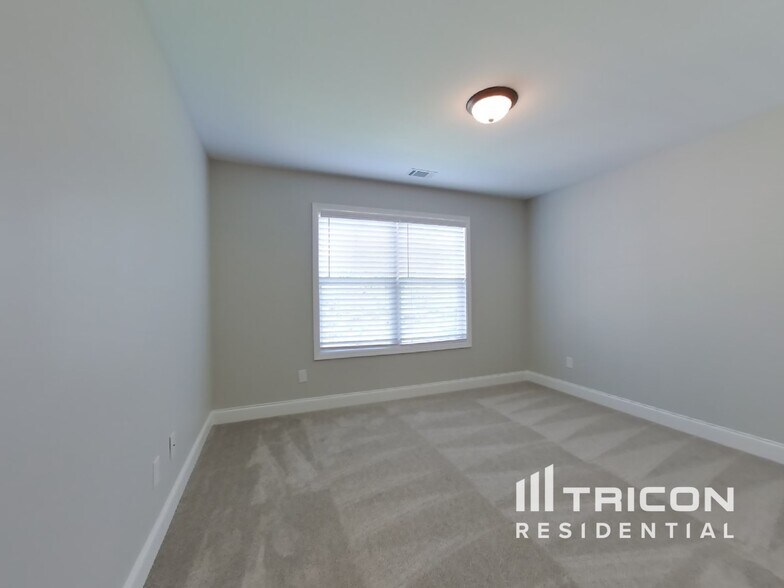 Building Photo - 97 Arbor Chase Pkwy