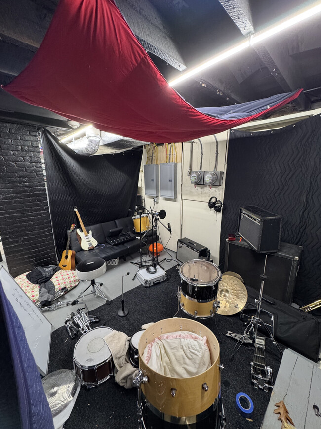 Building Photo - 18 Sawyer Terrace