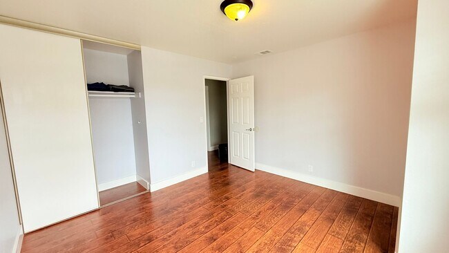 Building Photo - 151 Capetown Dr