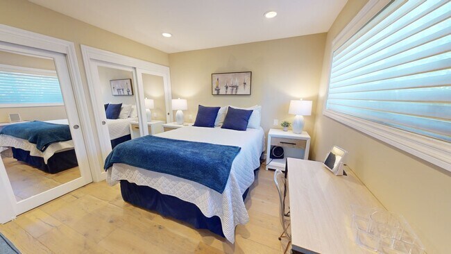 Building Photo - Great Location | Fully Furnished | Pool