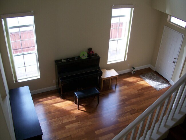 Building Photo - "Limited Time Move-in Special" to the pros...