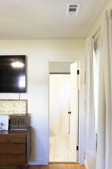 Building Photo - 1113 Ardmore Dr