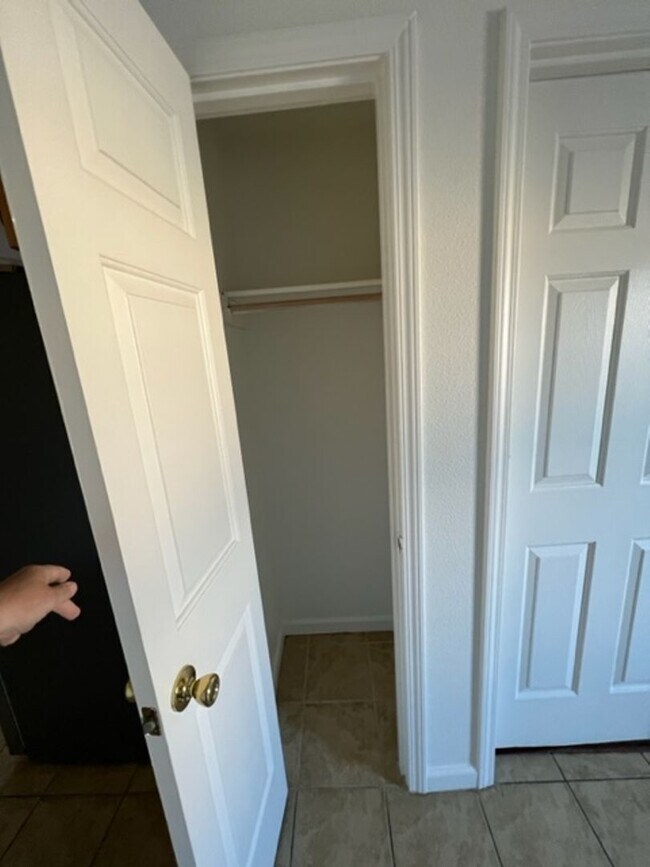 Building Photo - 710-710 Cedar St