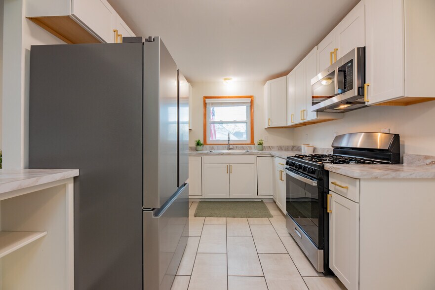 Building Photo - 416 W Spruce St