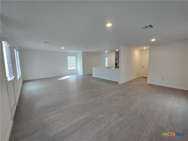 Building Photo - 5600 Geronimo St