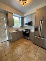 Building Photo - 411 SW 19th St