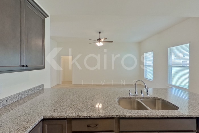 Building Photo - 121 Salvat Dr