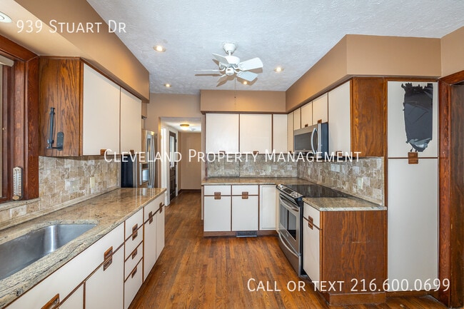 Building Photo - 939 Stuart Dr