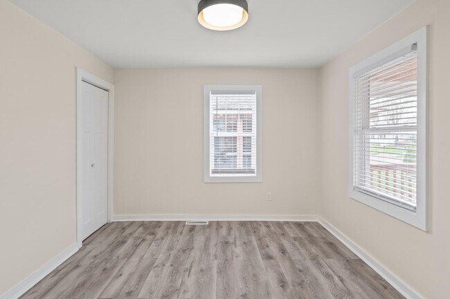 Building Photo - 3949 Hoyt Ave