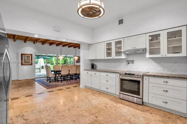 Building Photo - 7405 SW 79th Ct