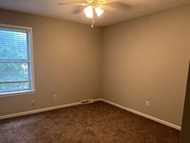 Building Photo - 382/384 Catherine