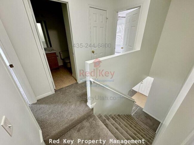 Building Photo - 410 W Single Family Home