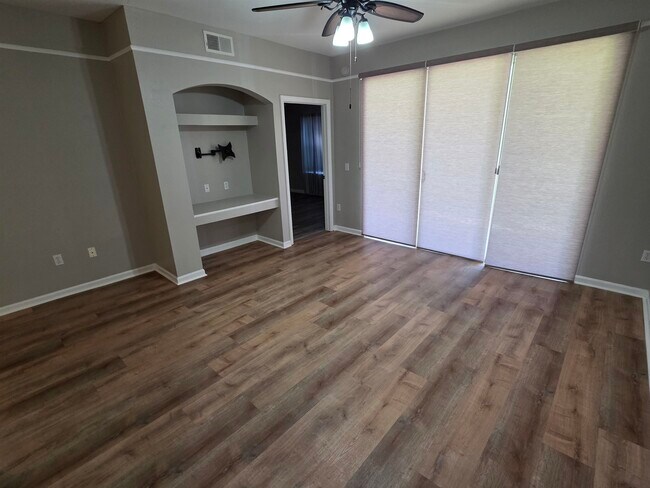 Building Photo - 2801 Chancellorsville Dr