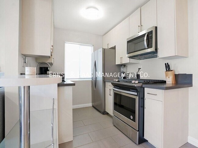 Building Photo - 17071 Oak Ln