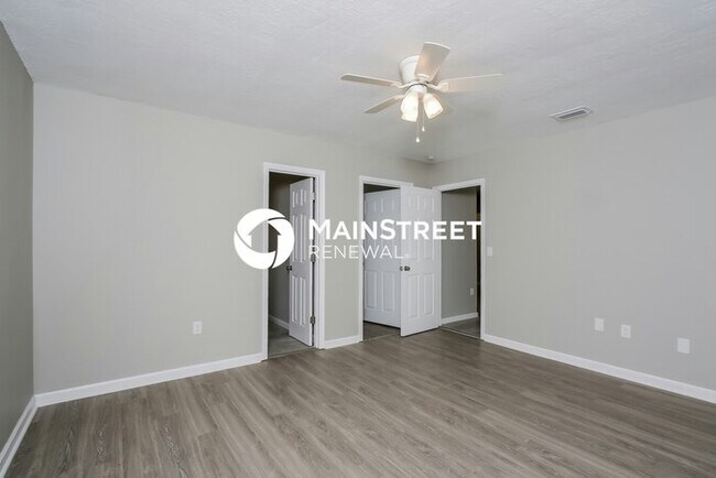Building Photo - 3 Bedroom Pet-Friendly Home in Bradenton, FL with Main Street Renewal