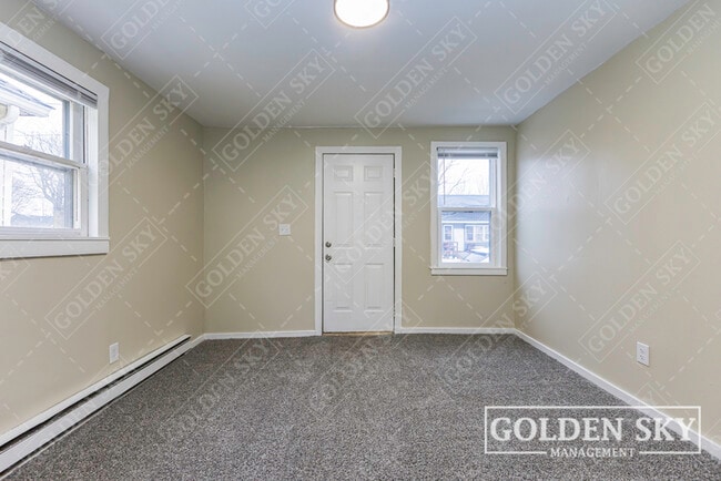 Building Photo - 619 S Mound St