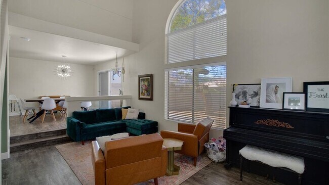 Building Photo - 8800 Sandringham Ave