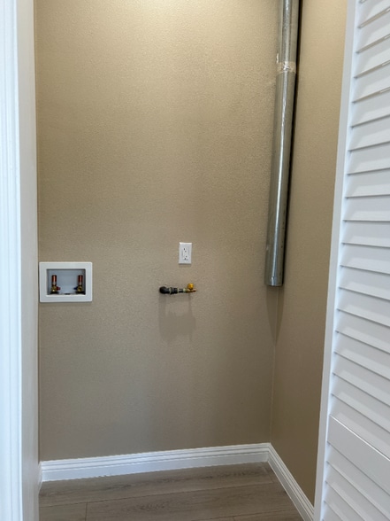 Building Photo - 201 S Mockingbird Ln