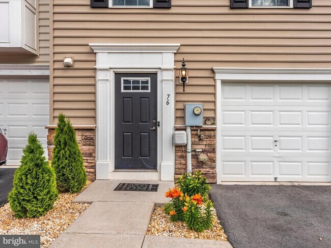 Building Photo - 76 Norwood Dr