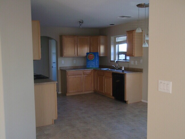 Building Photo - Beautiful Canyon Trails Home