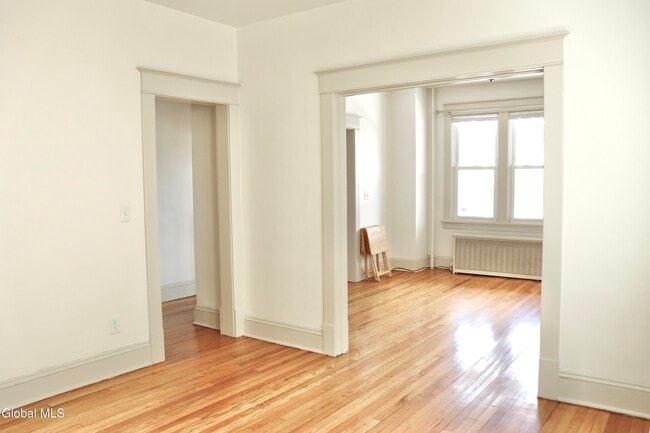 Building Photo - 628 N Pearl St