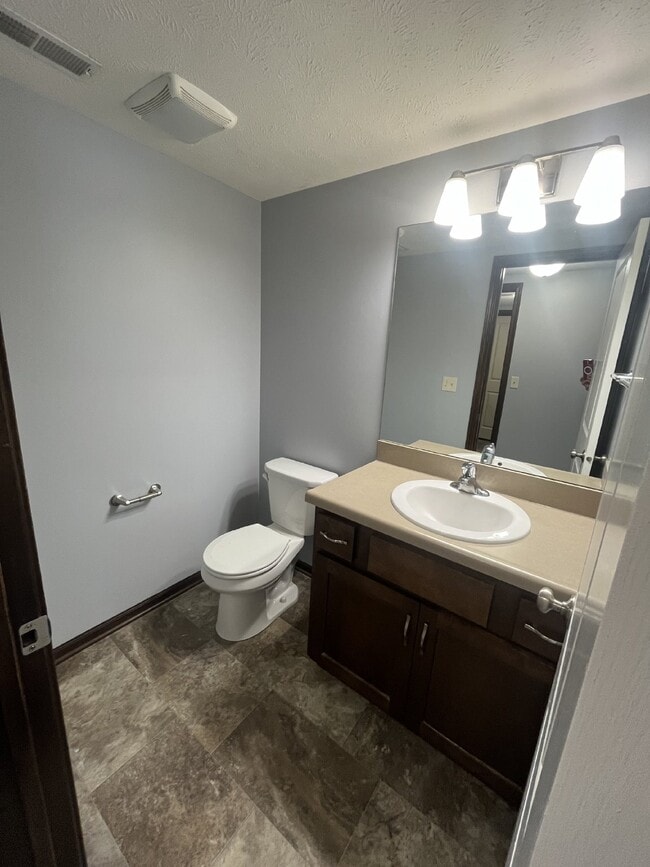 Building Photo - Newer 3-Bed Townhome in NW Columbus, attached double car garage and private back yard!